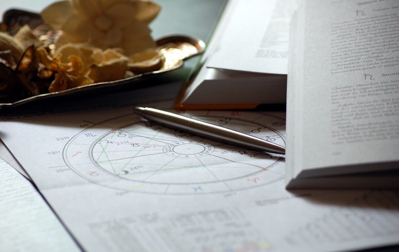Horoscop 20 septembrie. Berbecii nu-și pot explica visele, Gemenii au mintea foarte activă