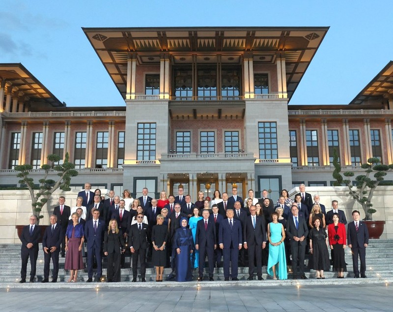 Unde au stat Nicușor Dan și Mirabela Grădinaru la fotografia de grup cu liderii NATO făcută la Ankara