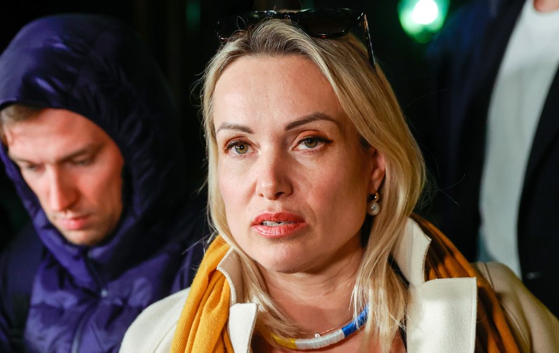 Jurnalista Marina Ovsianikova a refuzat oferta lui Macron: „Nu vreau să părăsesc țara. Eu și fiul meu suntem patrioți”
