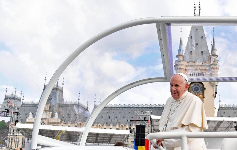 Papa Francisc a citat din Eminescu în fața pelerinilor din Iași. Discursul integral al Suveranului Pontif