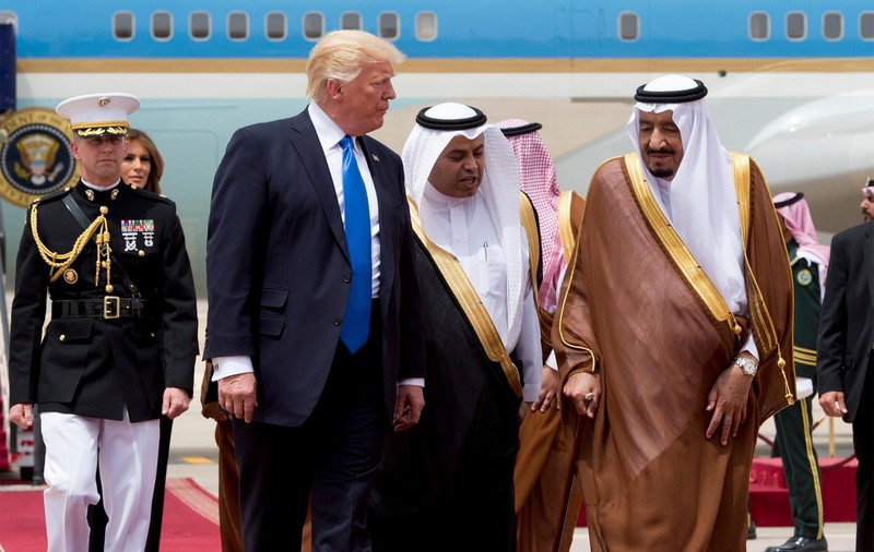 Donald Trump a ajuns în Arabia Saudită, prima țară pe care o vizitează în timpul turneului extern. Mesajul Melaniei Trump