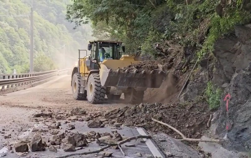 Grindeanu laudă lucrările de pe Valea Oltului: „Au fost tăiaţi peste 800 de arbori”