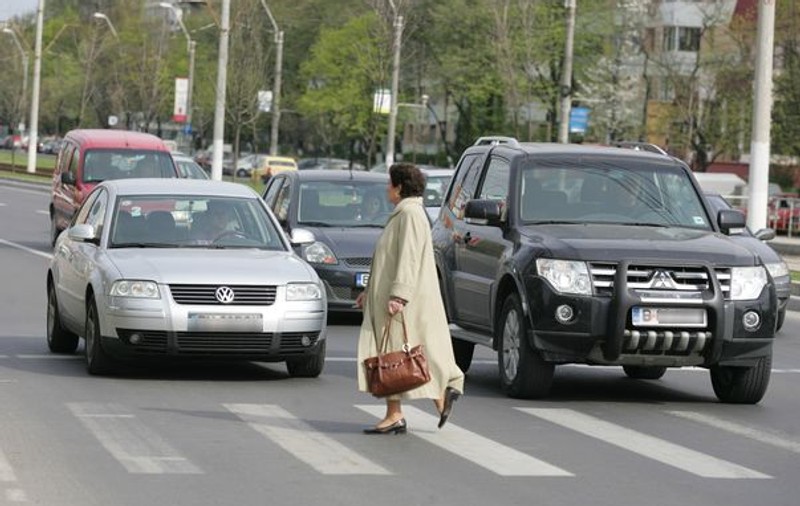 O nouă METODĂ de JAF a HOȚILOR, în BUCUREȘTI! Acționează pe trecerea de pietoni!