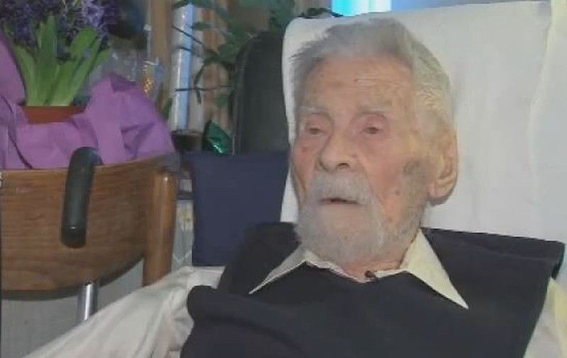 CEL MAI BĂTRÂN BĂRBAT din LUME a MURIT! AVEA 111 ANI!