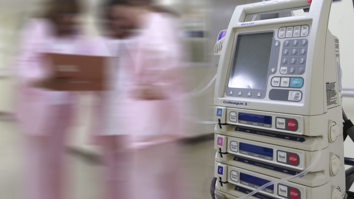 Medici într-o secție de terapie intensivă FOTO Hepta