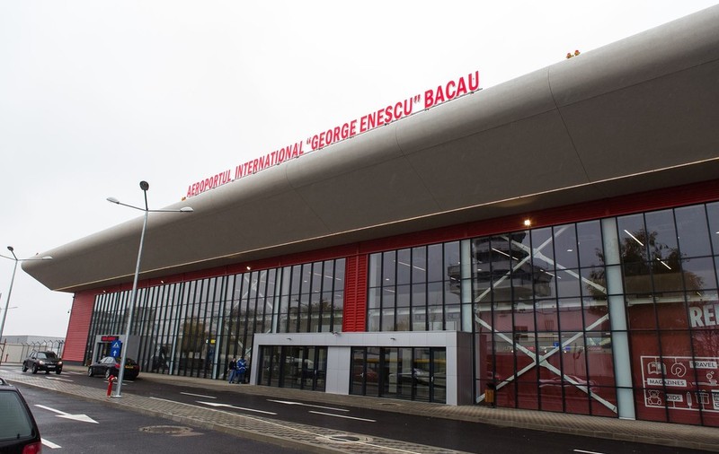 Individ urmărit pentru crimă în Italia, prins pe Aeroportul Bacău