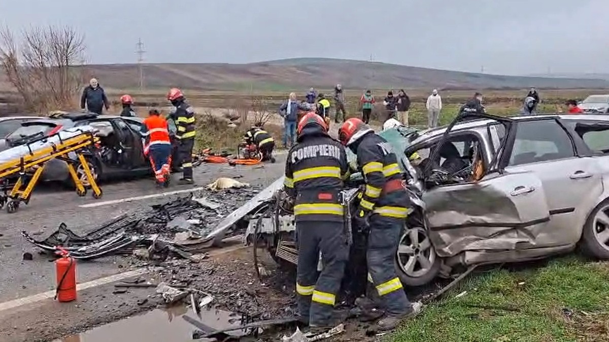 Accident grav pe DN 24, traficul a fost blocat complet