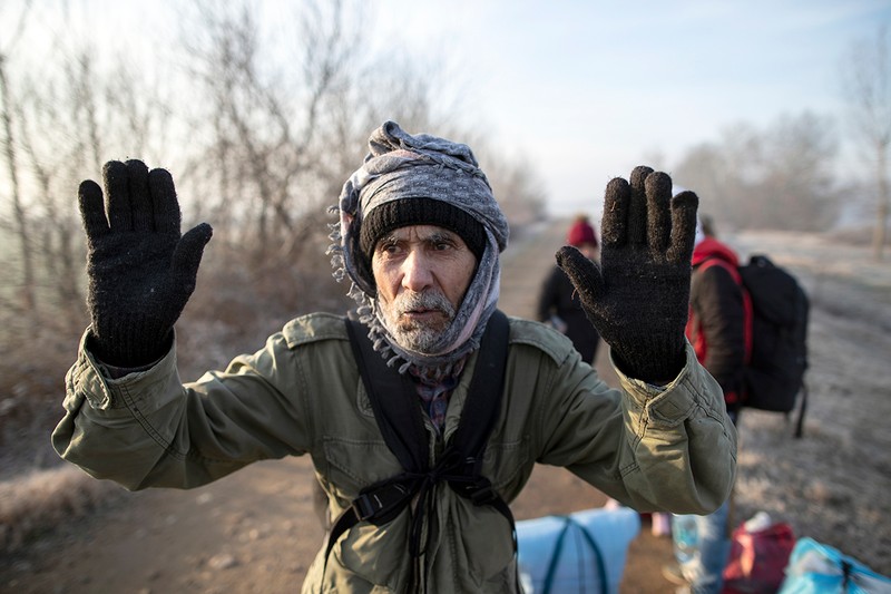 Refugiații încearcă să găsească o cale de trecere a râului Meric (Evros) pentru a ajunge pe teritoriul grec, în timp ce încearcă să ajungă în Europa / EPA