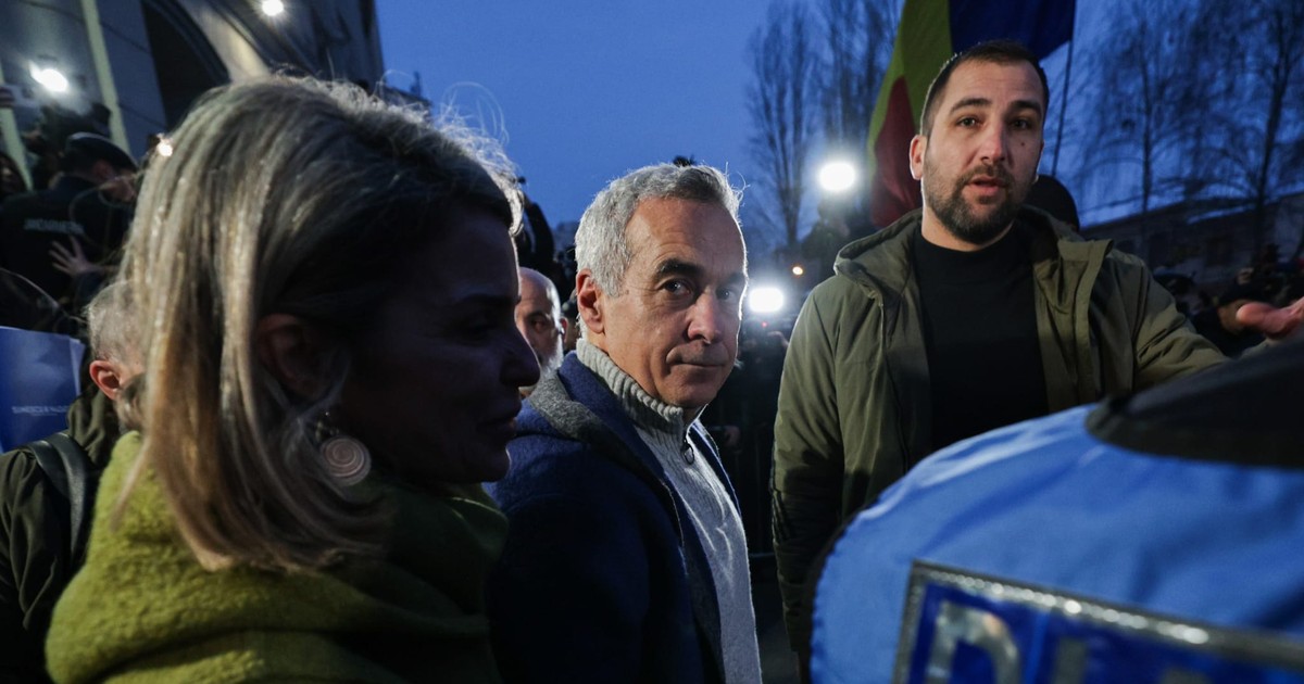 Călin Georgescu după ce a ieșit de la audieri de la Parchetul General, 26 februarie 2025.