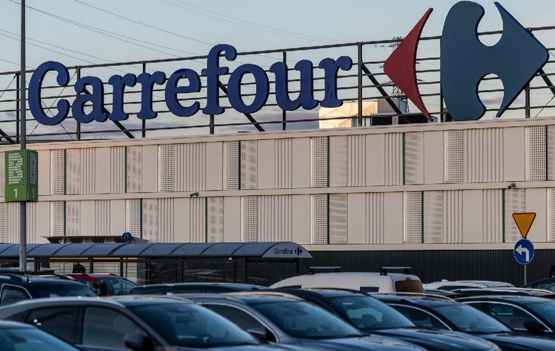 Suma totală pe care frații Pavăl de la Dedeman o vor plăti pentru magazinele Carrefour a fost făcută publică