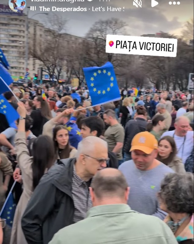 Cum au apărut Vladimir Drăghia și soția Alice la Mitingul EuRo de la Piața Victoriei. La ce au renunțat pentru a fi alături de manifestanți