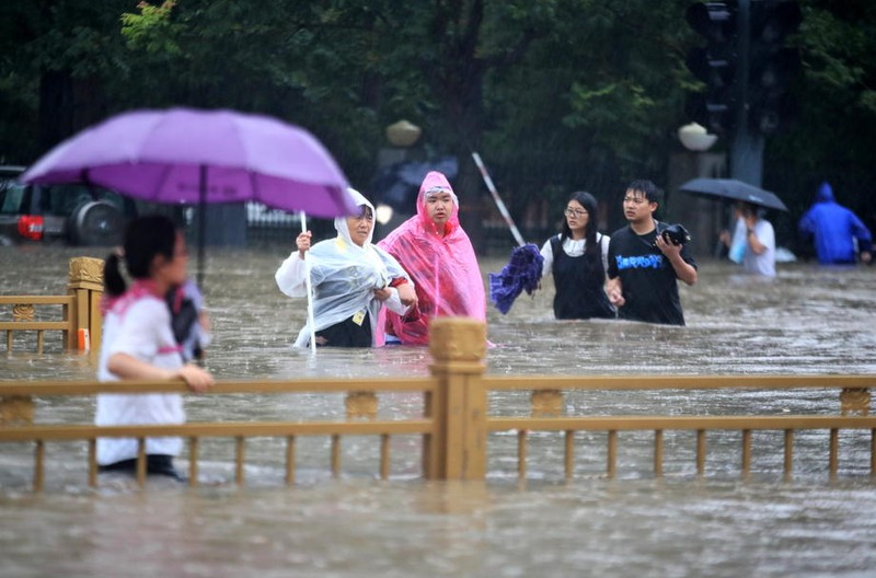 Aproape 150.000 de persoane au fost afectate de ploile puternice din provincia Henan | Foto: EPA-EFE/FEATURECHINA CHINA OUT