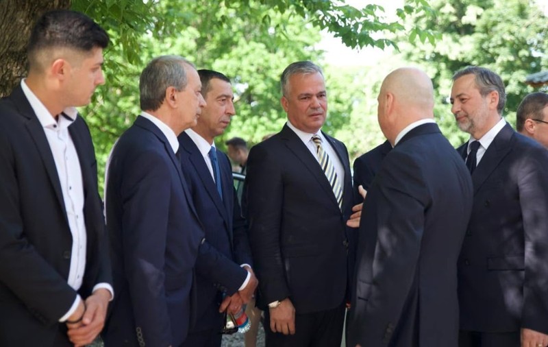 Cine sunt cei 18 liberali puciști care au susținut formula de Guvern Veștea-PSD-Nicușor Dan, eliminați marți pentru „trădare”