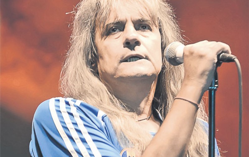 Veste minunată pentru fanii fostului vocalist de la Iris | Cristi Minculescu revine pe scenă în trupa «Harap-Alb»