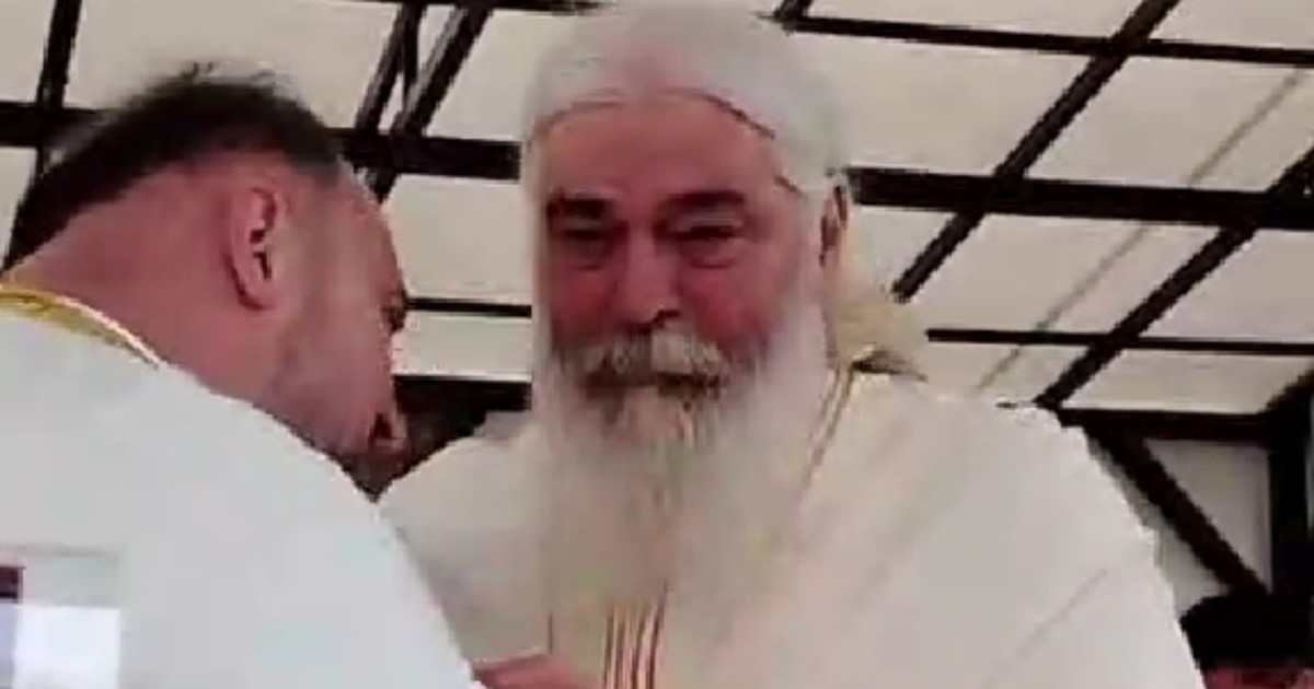 Părintele Calistrat Chifan a primit Crucea Bucovinei.