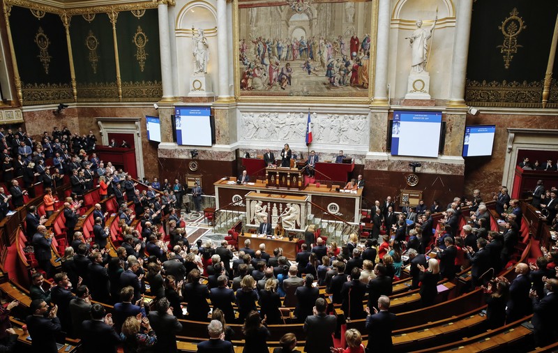 Guvernul lui Macron s-a salvat. Cele două moțiuni de cenzură, în criza declanșată de reforma pensiilor, au picat