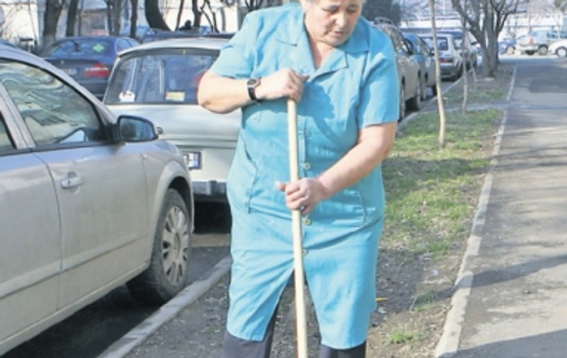 Oprescu vrea să ne scoată la curăţat trotuarele