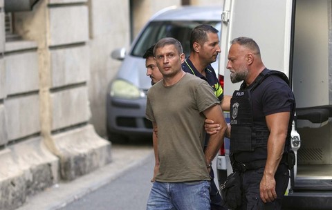Barbatul acuzat si retinut pentru spionaj in favoarea Rusiei, Ivan Kutsenko, este escortat in sediul Curtii de Apel Bucuresti, in Bucuresti, 8 septembrie 2026. Inquam Photos / Octav Ganea
