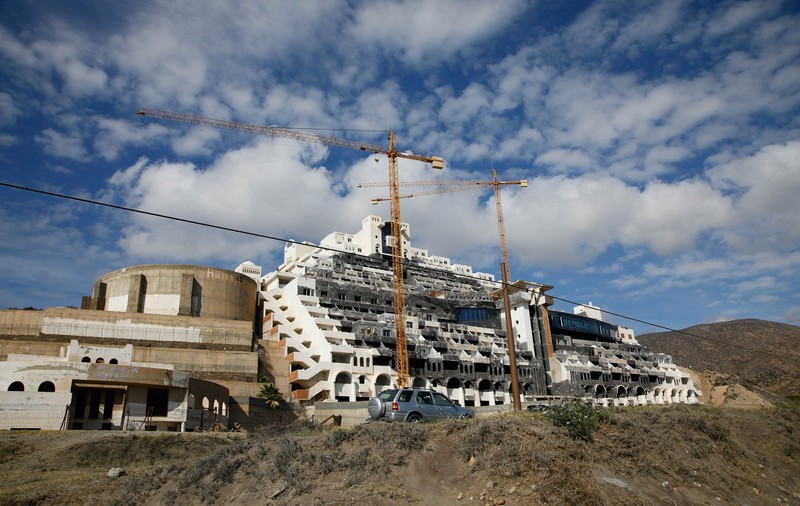Hotelul spaniol construit acum 22 de ani, dar care nu a fost deschis niciodată. A costat 70 de milioane de euro