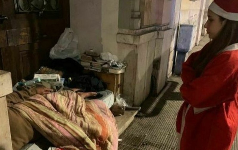 Petru, un cerșetor român din Italia, a murit chiar în ziua de Crăciun, pe o bancă din Bari, înainte să își îndeplinească cea mai mare dorință