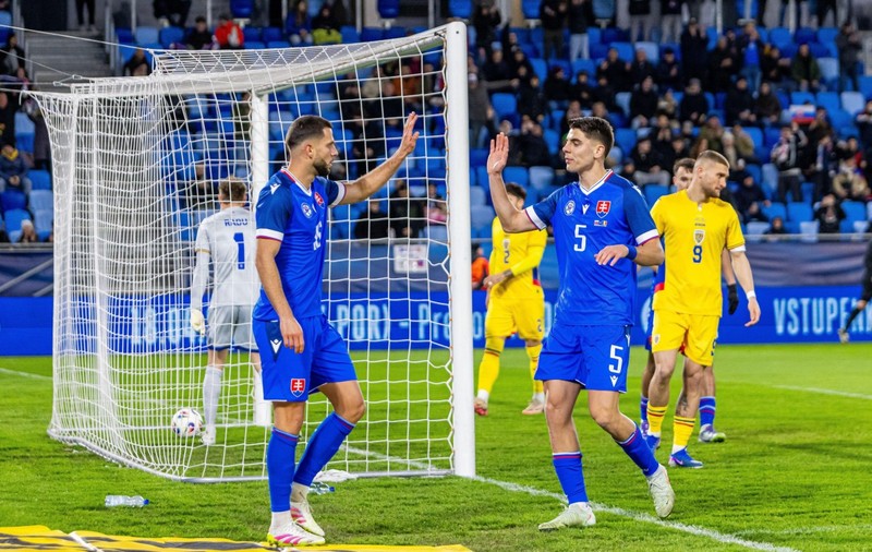 Slovacia a învins fără probleme România într-un meci amical, fără Mircea Lucescu pe bancă la ultimul meci. Gafă a lui Aioanei la debut