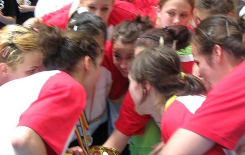 Foto | Echipa unei şcoli generale din Bucureşti, campioană la handbalul feminin