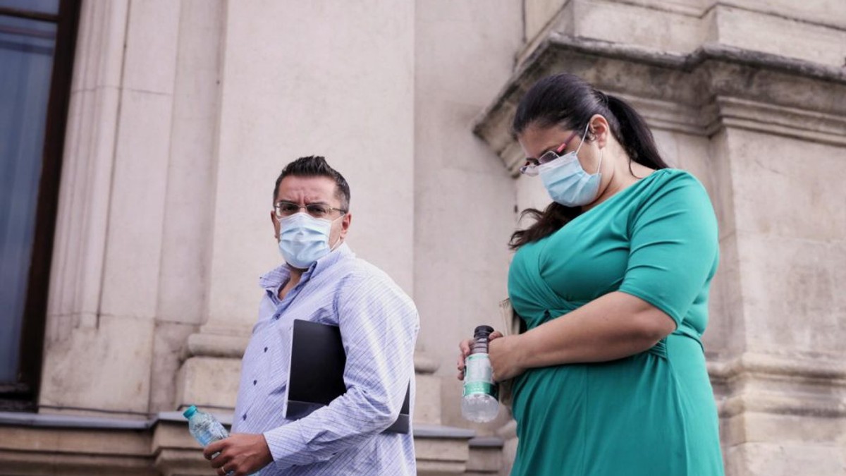 Flori Dinu (dreapta), directoarea generală, alături de soțul ei