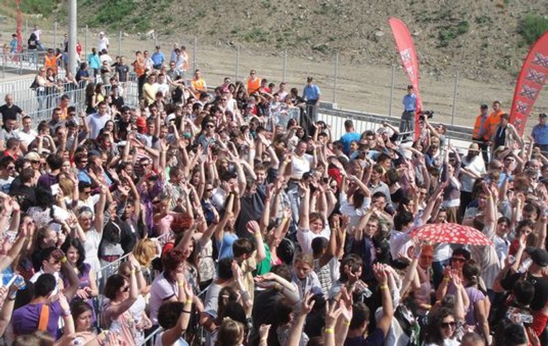 Peste 2.000 de sticle de apă s-au băut la audițiile X Factor de la Iași