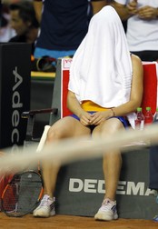 epa05261961 Romania's Simona Halep during her match against Andrea Petkovic of Germany for the Fed Cup World Group Play-off tie between Romania and Germany in Cluj city, 450Km north-west from Bucharest, Romania, 16 April 2016. EPA/ROBERT GHEMENT