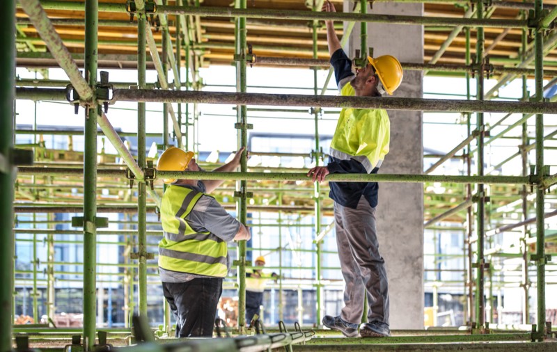 ITM Galați a descoperit numeroase nereguli în șantierele de construcții, inclusiv lipsa echipamentelor de protecție și a semnalizării de securitate 