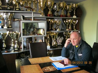 Primarul Oprea, columbofil premiat, a promis familiei Mocanu o sobă mai bună