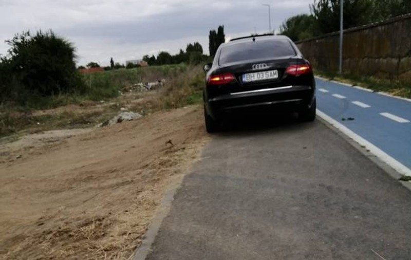 VIDEO | Șofer inconștient din Arad, filmat printre pietoni și cărucioare cu copii