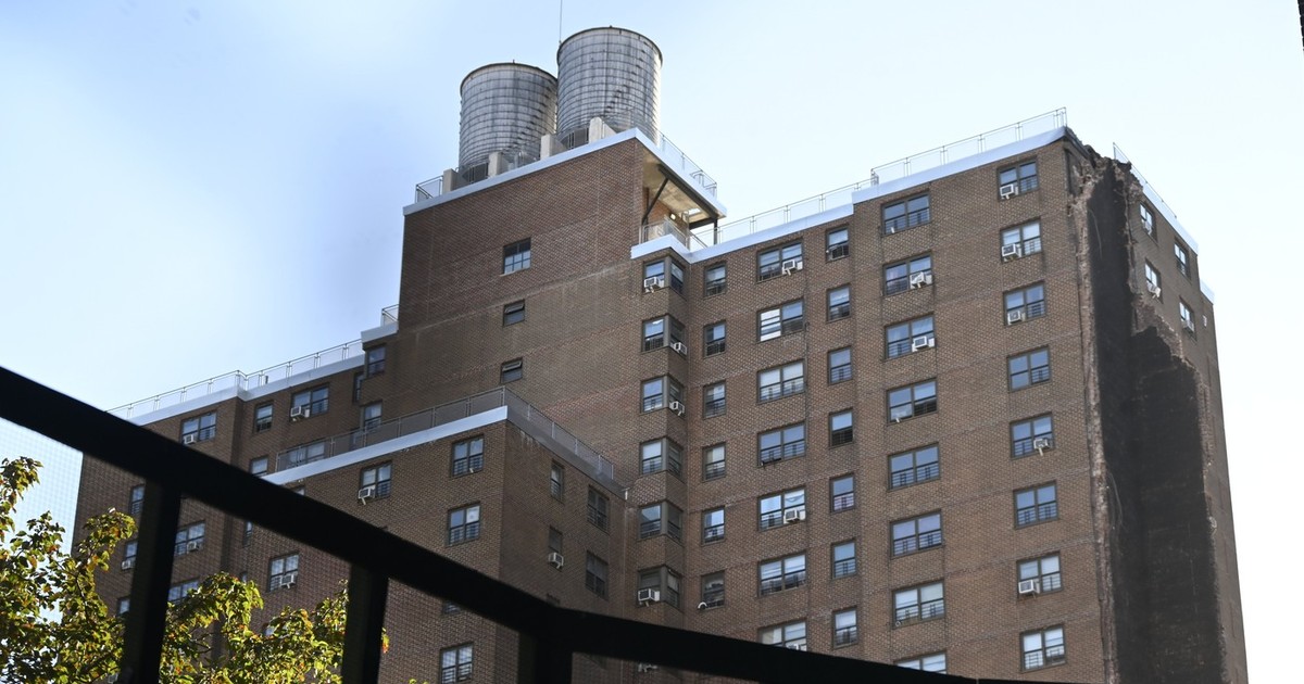 O parte dintr-un bloc-turn din New York s-a prăbușit, în urma unei explozii, 1 octombrie 2025