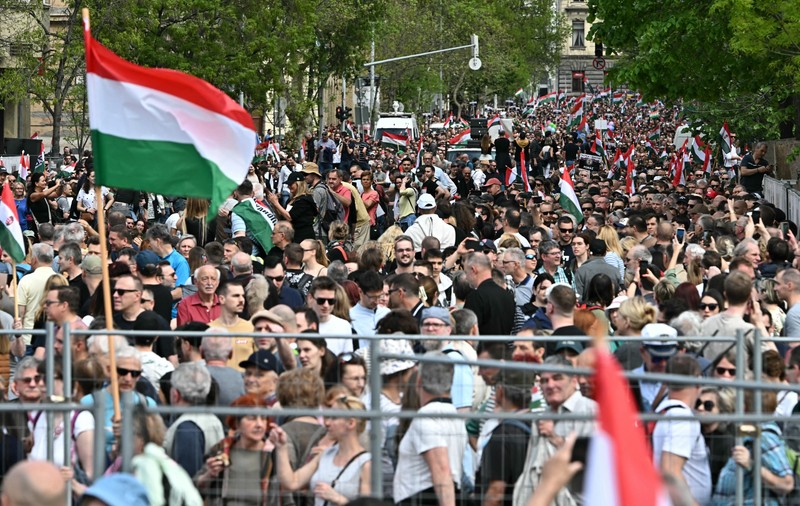 Protest de amploare la Budapesta, față de guvernul lui Viktor Orban, în urma dezvăluirilor din interior privind corupția. VIDEO
