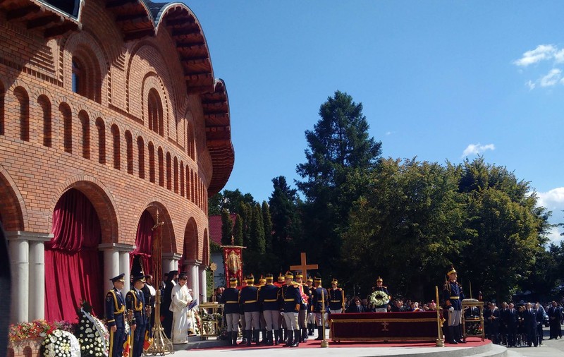Pregătiri la Catedrala Regală de la Curtea de Argeș, unde va fi înmormântat Regele Mihai