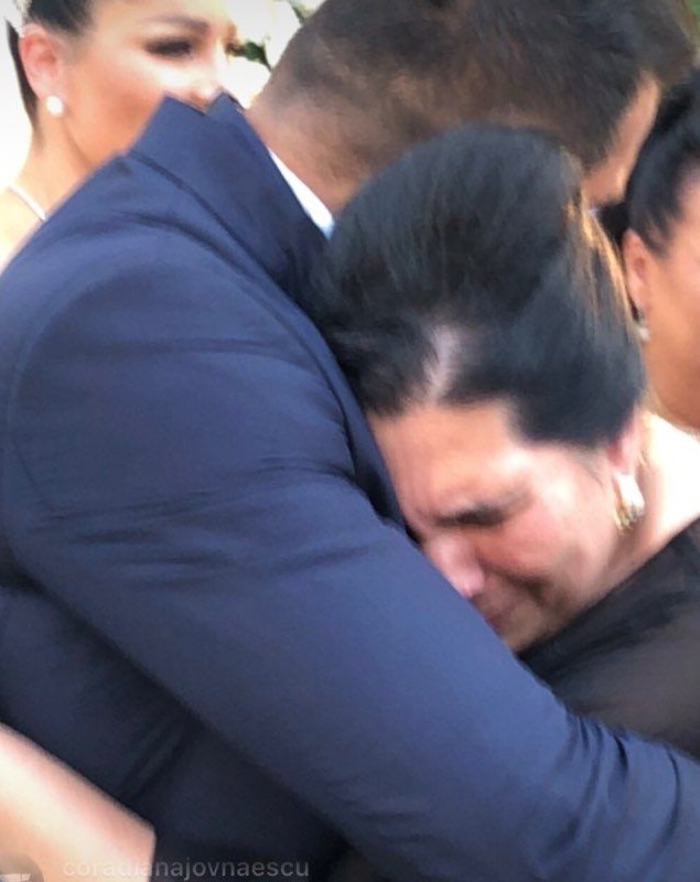 Mama lui Florin Pastramă nu și-a mai stăpânit lacrimile. A plâns la nunta fiului ei cu Brigitte Sfăt
