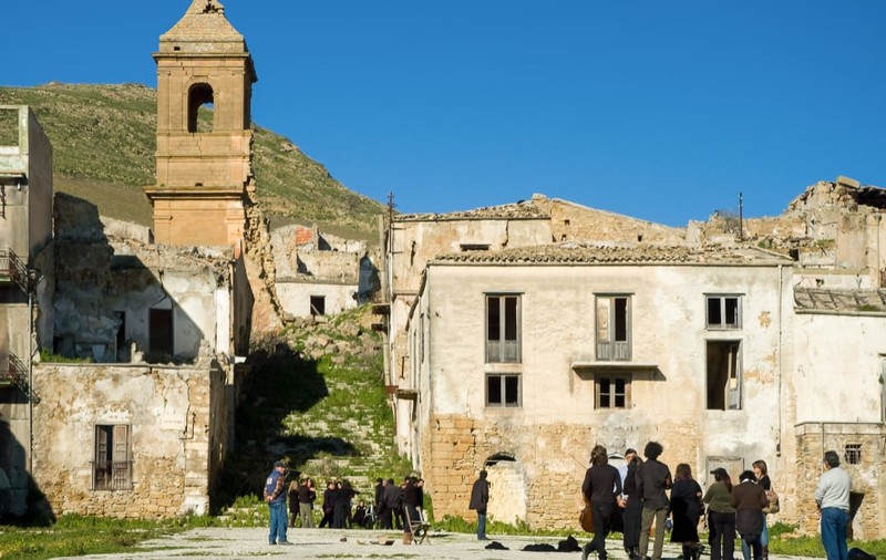 Satul pustiu din Italia unde turiștii primesc 15.000 de euro ca să se mute: „Este prea frumos să fie adevărat”
