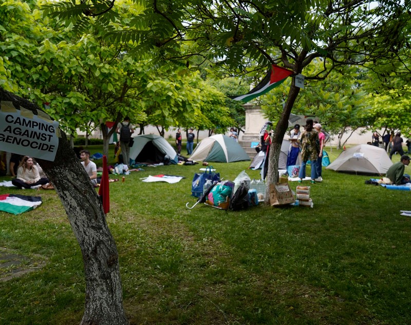Tabără pro-Palestina, la rectoratul Universităţii Bucureşti, după modelul celor din SUA: „Opriți genocidul”