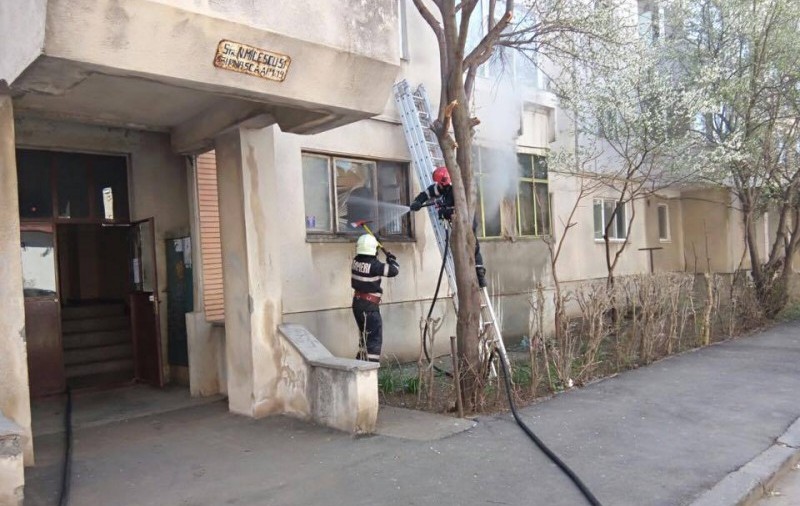 Explozie în Constanța. Un apartament a sărit în aer