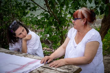 Zsuzsa a devenit dependentă de mama ei ca un copil mic