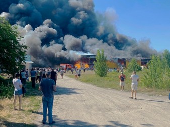Imagine din timpul atacului asupra mall-ului din Kremenciuk, pe 27 iunie 2022. Foto: Profimedia