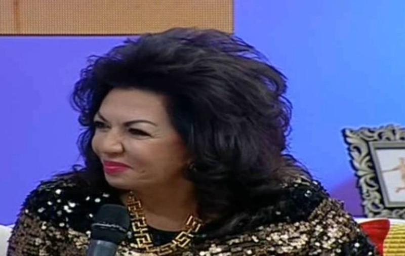 Carmen Harra a venit singură în România! Fiica sa a pățit-o grav la un salon de coafură din New York