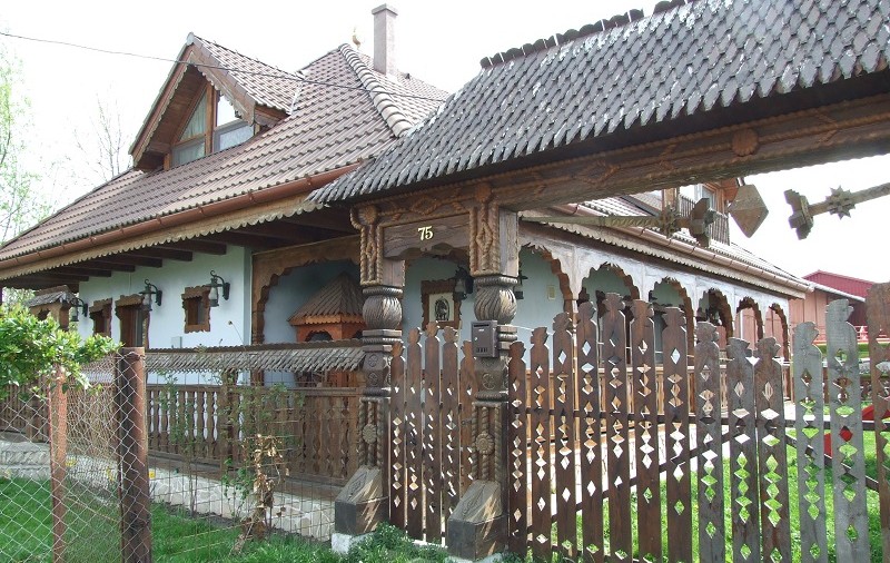 Casa din Timiș copie fidelă a celor tradiţionale din Maramureş a costat 80.000 de euro