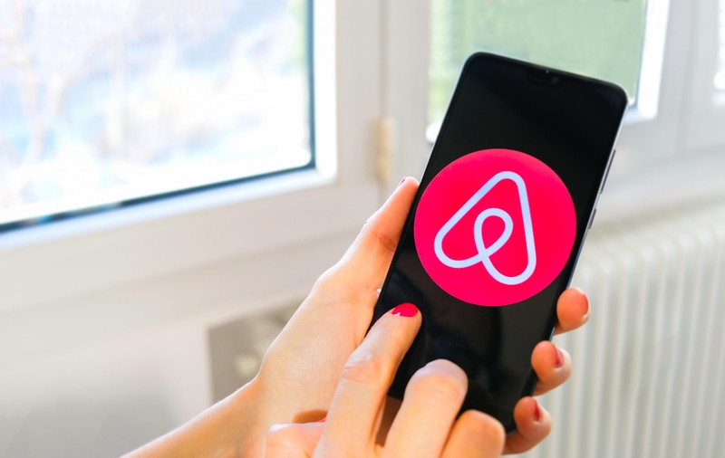 Airbnb a plătit 7 milioane de dolari unei turiste care a fost violată într-un apartament închiriat