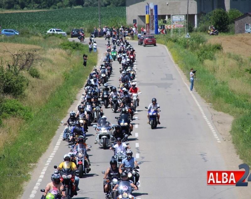 Sute de motociclisti au turat motoarele pe străzile din Alba Iulia FOTO&VIDEO