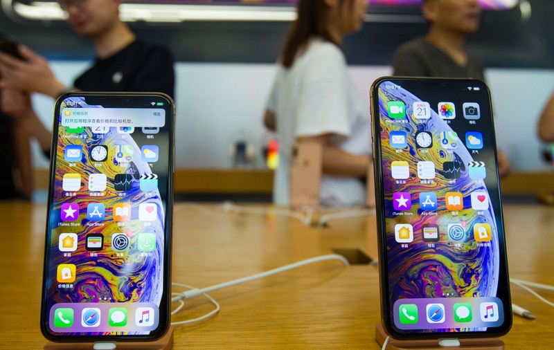 Noile iPhone-uri au probleme cu camerele foto, încărcarea și semnalul 4G - VIDEO