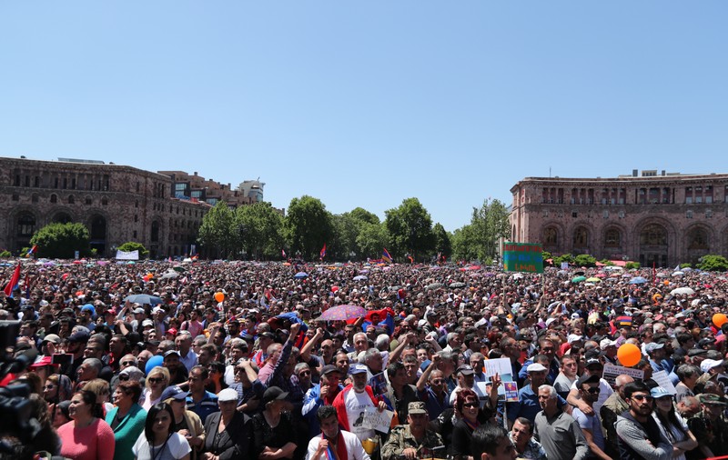Criza din Armenia continuă. Drumul spre aeroportul din Erevan blocat de protestatari după ce singurul candidat la postul de premier nu a primit voturile Parlamentului