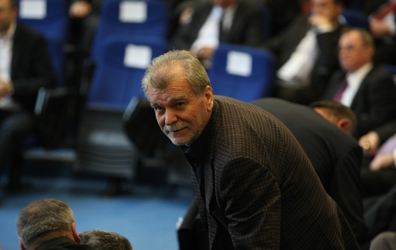 Dinu ”Telefon” Gheorghe, către Vali Sinescu, antrenor la Astra atunci: ”Suntem sunați a doua oară de patron, dacă nu-l schimbăm pe Tembo suntem dați amândoi afară”. A plecat doar ultimul!