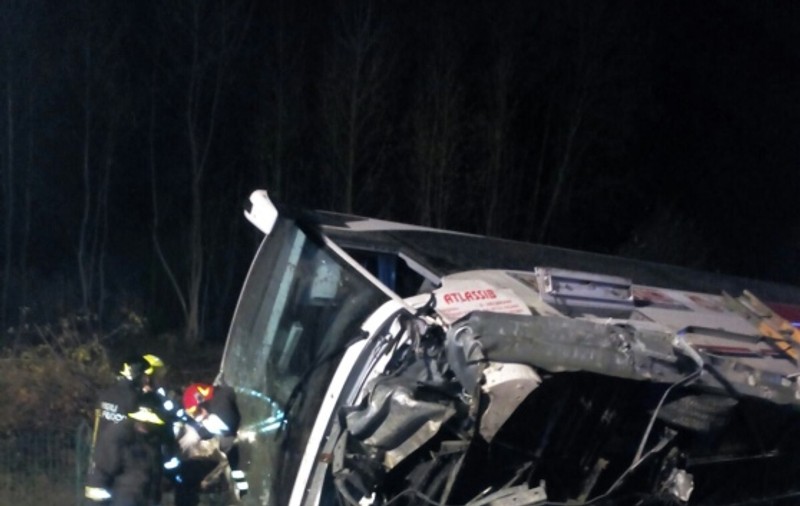 Un autocar cu români a fost implicat într-un accident în Ungaria