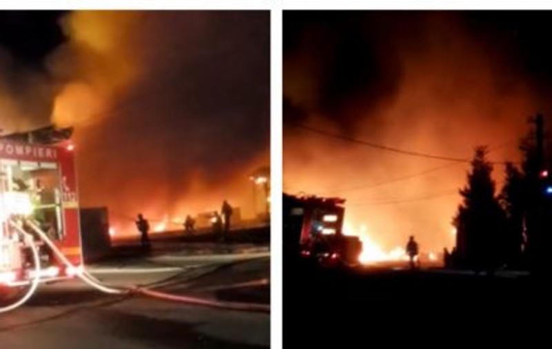 Incendii violente, în Baia Mare, în noaptea de joi spre vineri. Un pompier rănit. Poliția anchetează doi suspecți